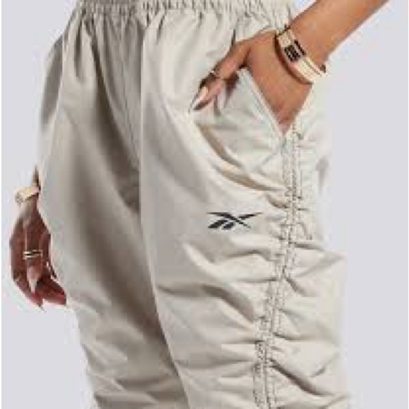 Reebok x Cardi B modern beige track pants in XS - Picture 4 of 4